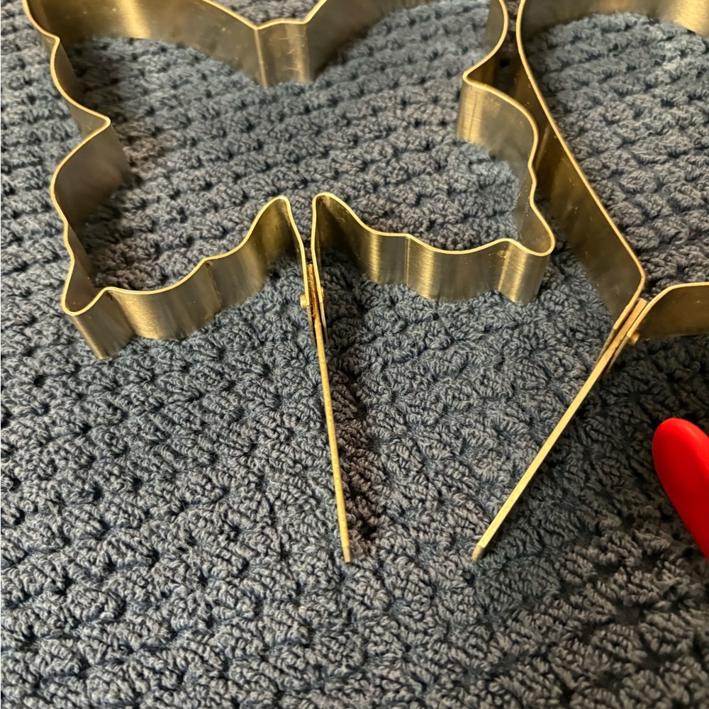 3 Older Metal Pancake/Cookie Treat Cutters - Mitten, Heart & Butterfly - Picture 15 of 16
